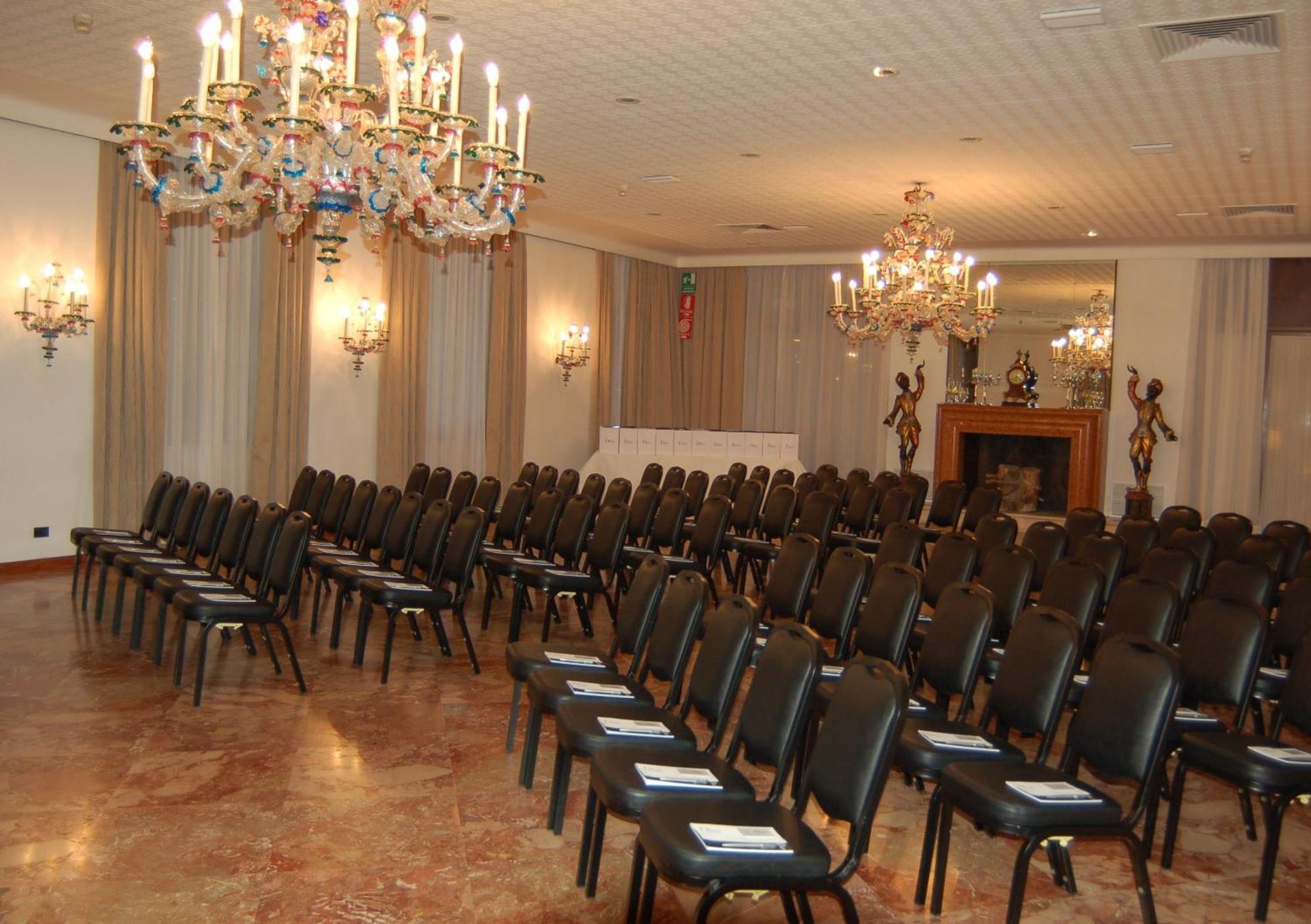 Astoria Hotel Italia Удине Экстерьер фото
