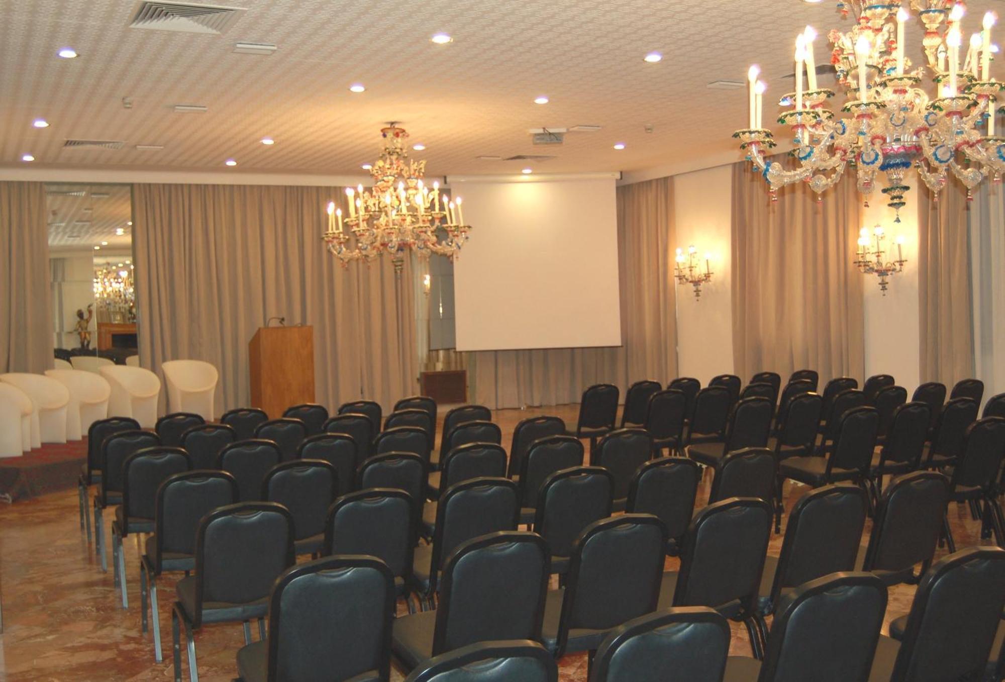 Astoria Hotel Italia Удине Экстерьер фото