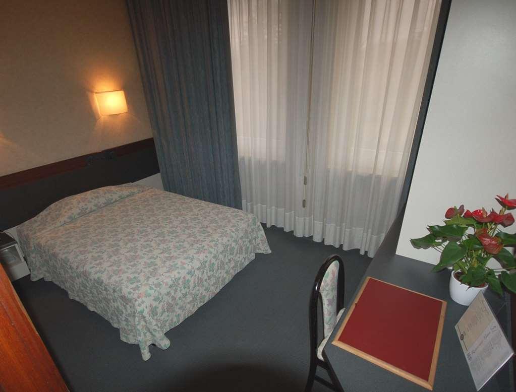 Astoria Hotel Italia Удине Номер фото