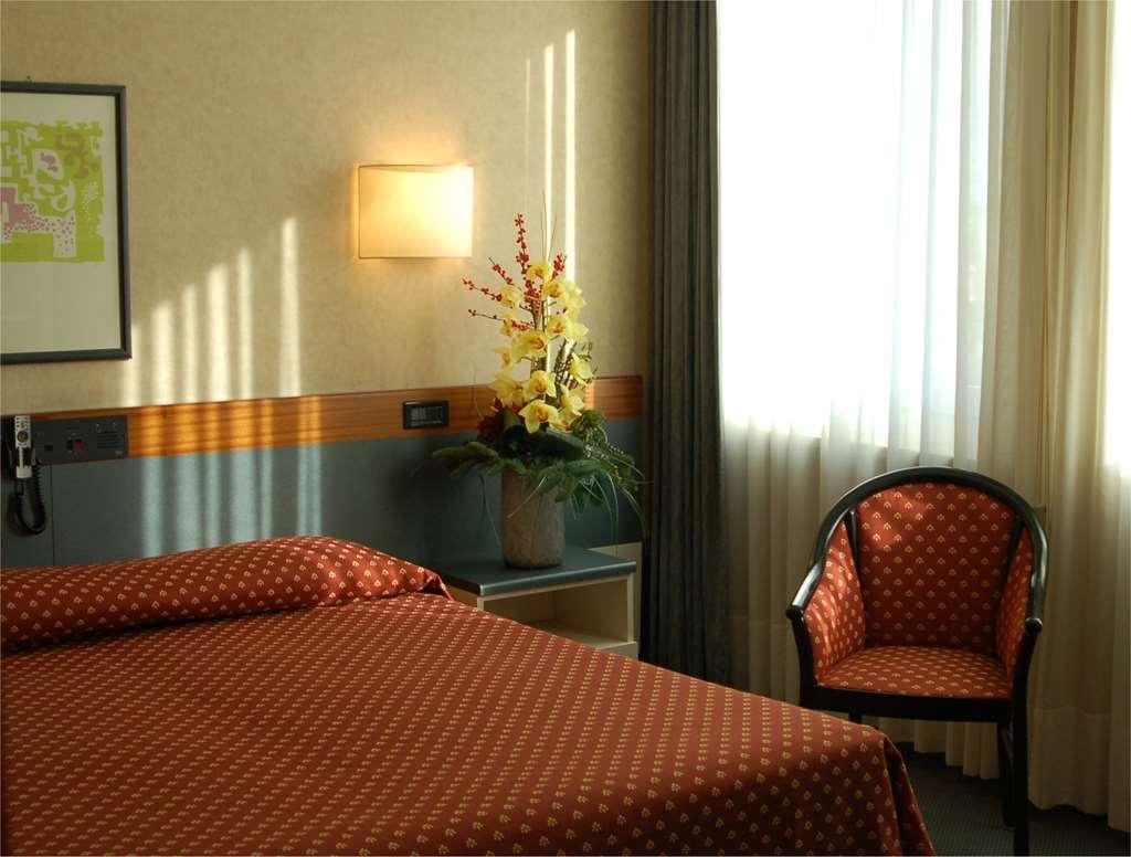 Astoria Hotel Italia Удине Номер фото