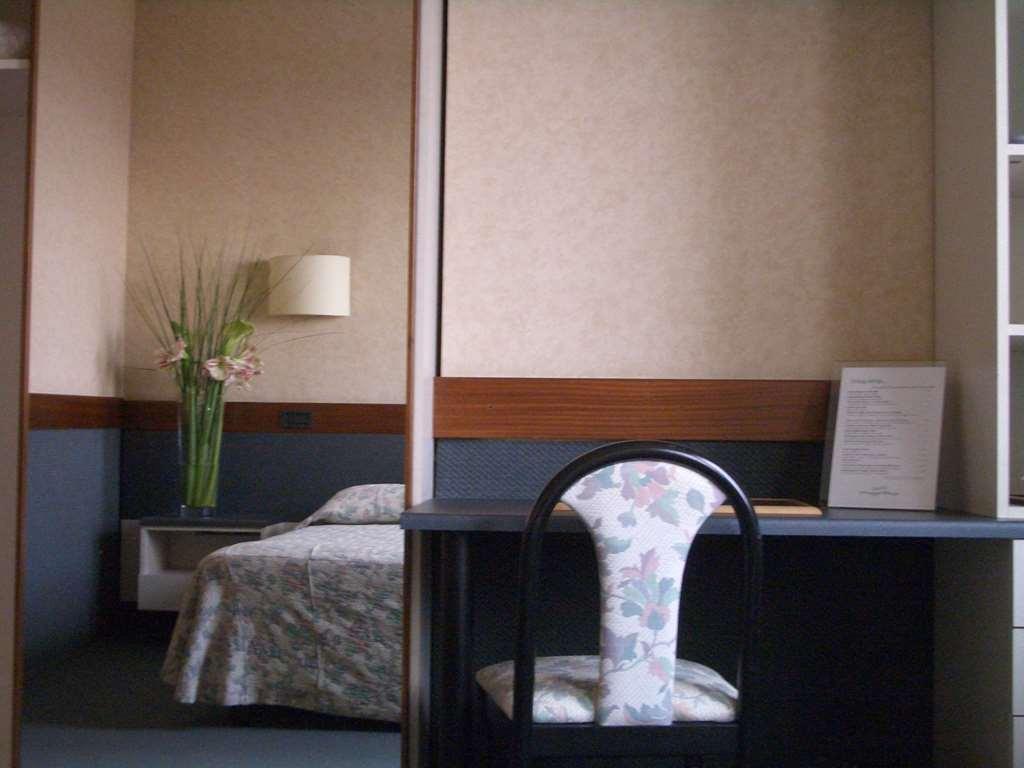 Astoria Hotel Italia Удине Номер фото